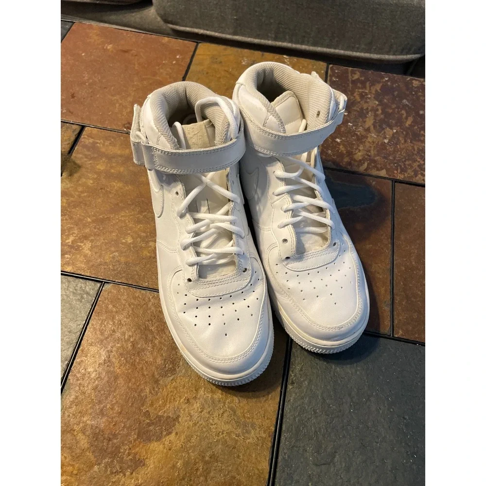 Nike Air Force 1 Mid 07 Triple White fits like a size 9 tag‎ faded see photo